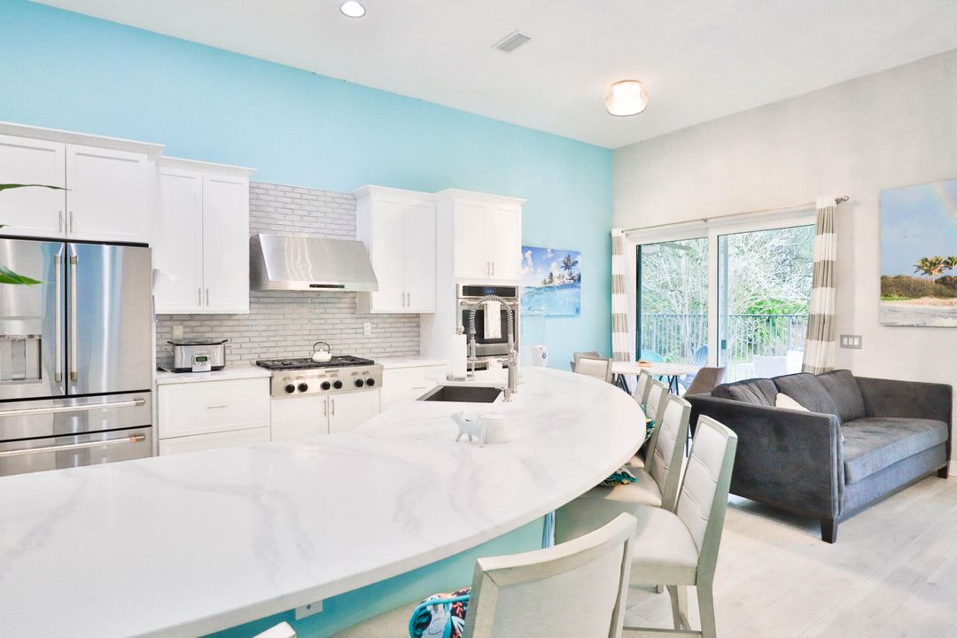 出租: $11,000 (3 贝兹, 2 浴室, 2250 平方英尺)