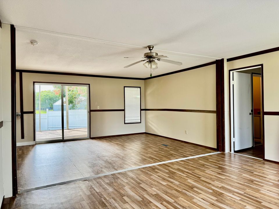 For Sale: $219,000 (3 beds, 2 baths, 1411 Square Feet)