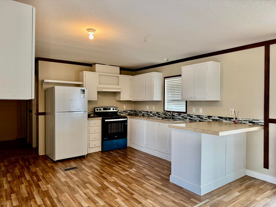 For Sale: $219,000 (3 beds, 2 baths, 1411 Square Feet)