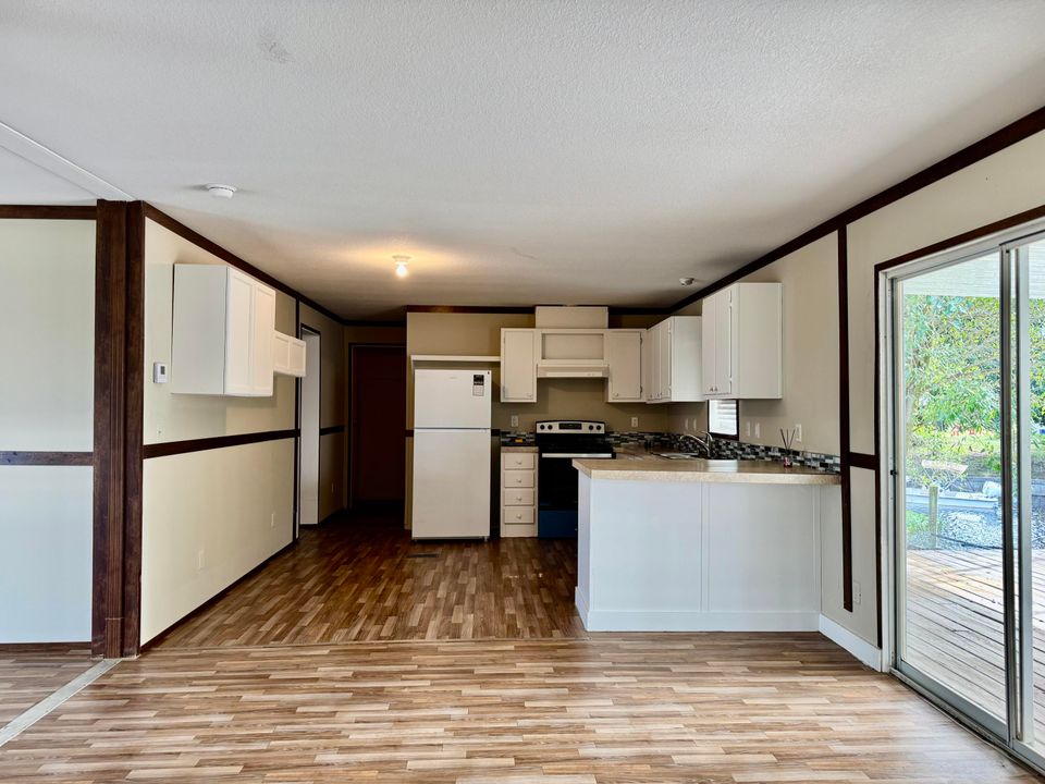 For Sale: $219,000 (3 beds, 2 baths, 1411 Square Feet)