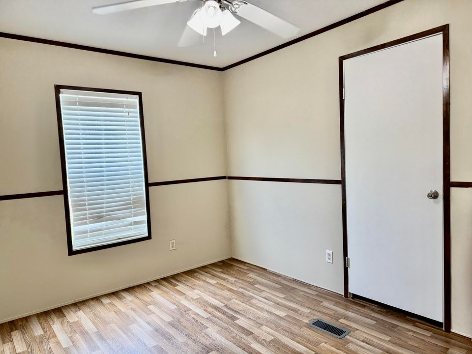 For Sale: $219,000 (3 beds, 2 baths, 1411 Square Feet)