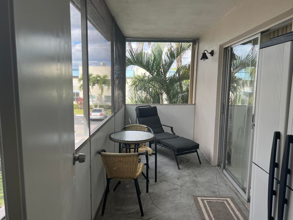 For Sale: $100,000 (2 beds, 2 baths, 920 Square Feet)