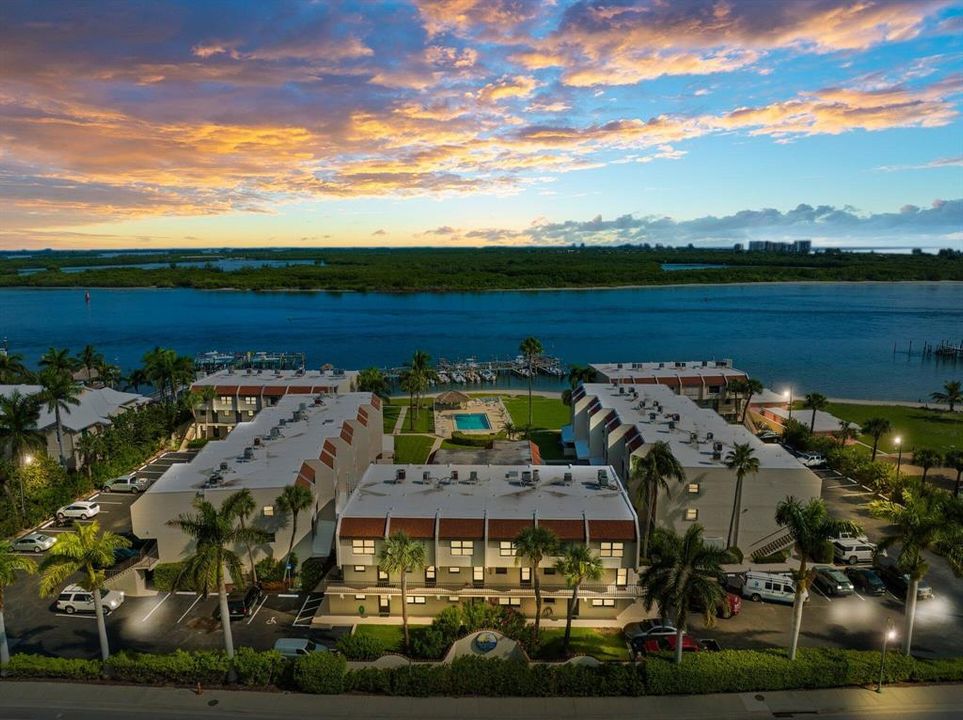 En Venta: $349,000 (2 camas, 1 baños, 1079 Pies cuadrados)