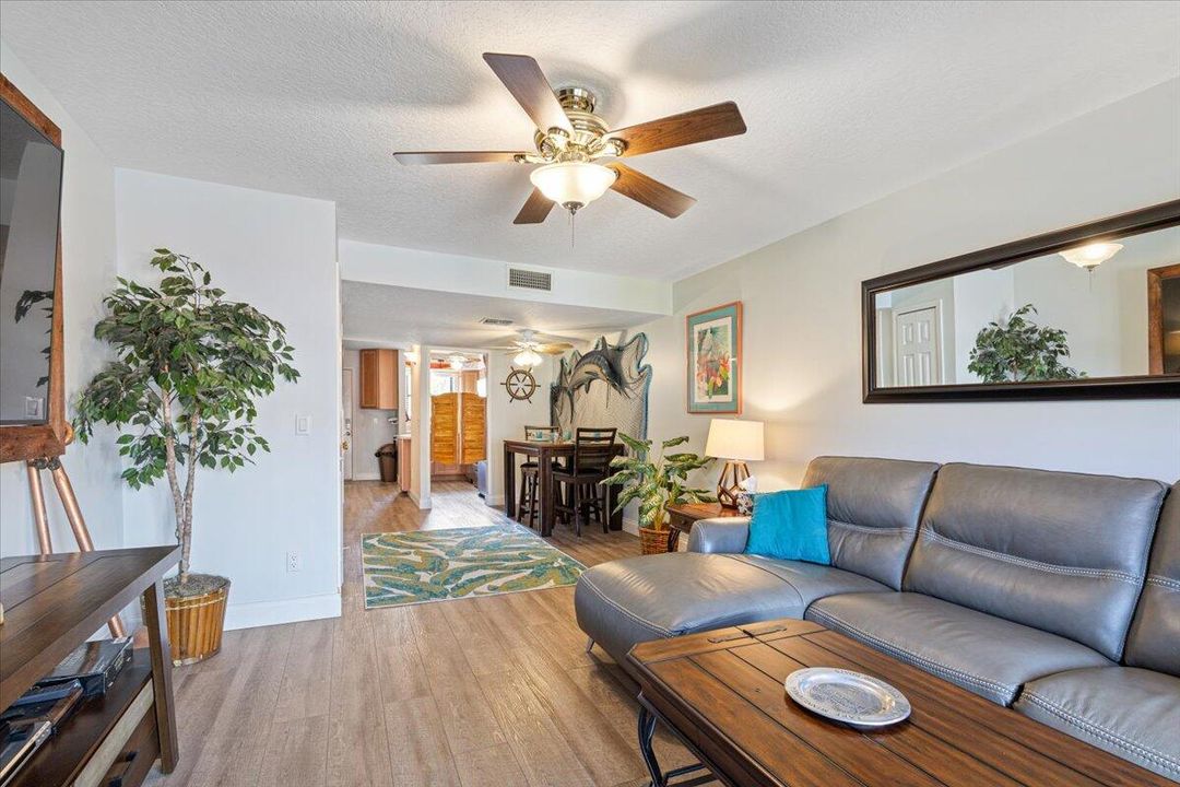 En Venta: $349,000 (2 camas, 1 baños, 1079 Pies cuadrados)