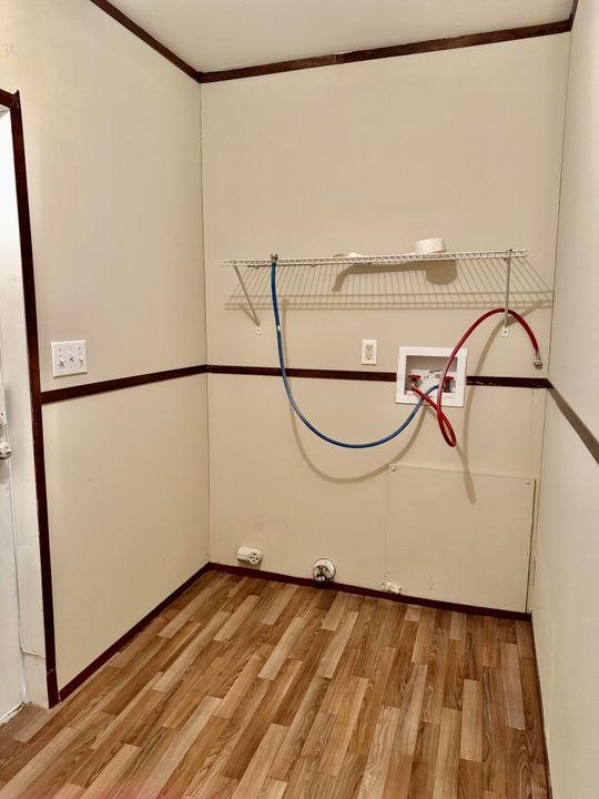 For Sale: $219,000 (3 beds, 2 baths, 1411 Square Feet)