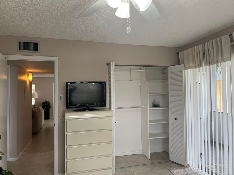 For Sale: $100,000 (2 beds, 2 baths, 920 Square Feet)