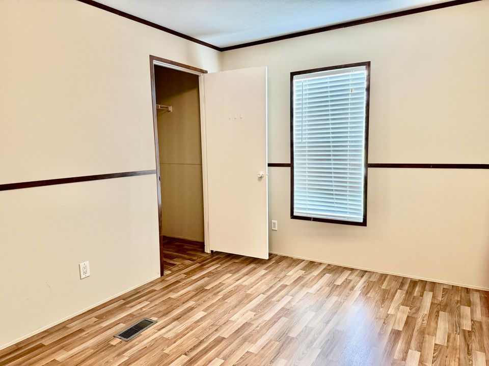 For Sale: $219,000 (3 beds, 2 baths, 1411 Square Feet)