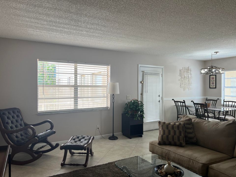 For Sale: $100,000 (2 beds, 2 baths, 920 Square Feet)