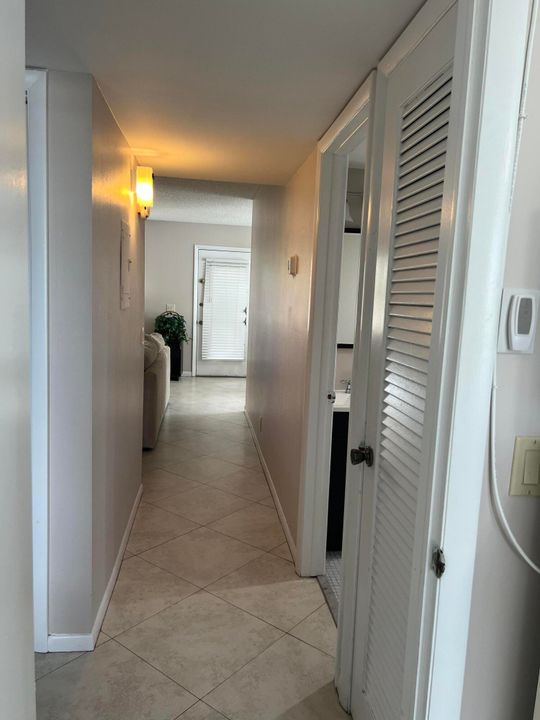 For Sale: $100,000 (2 beds, 2 baths, 920 Square Feet)