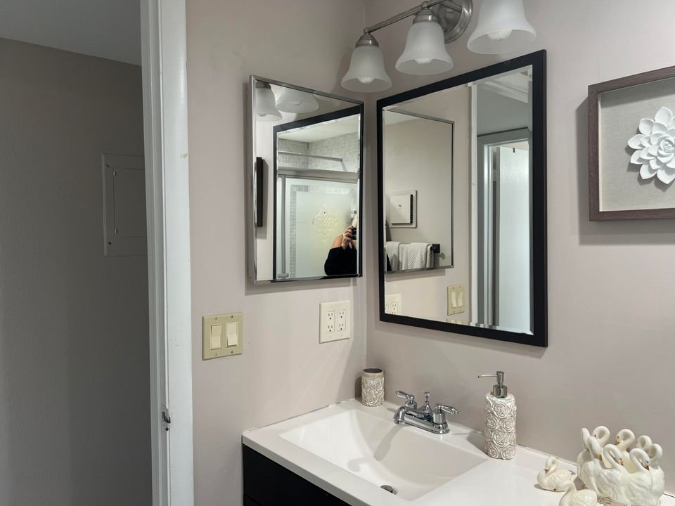 For Sale: $100,000 (2 beds, 2 baths, 920 Square Feet)