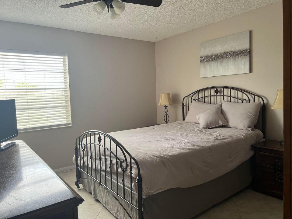 For Sale: $100,000 (2 beds, 2 baths, 920 Square Feet)