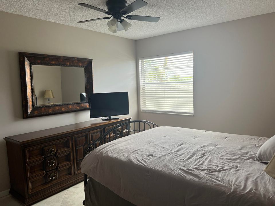 For Sale: $100,000 (2 beds, 2 baths, 920 Square Feet)