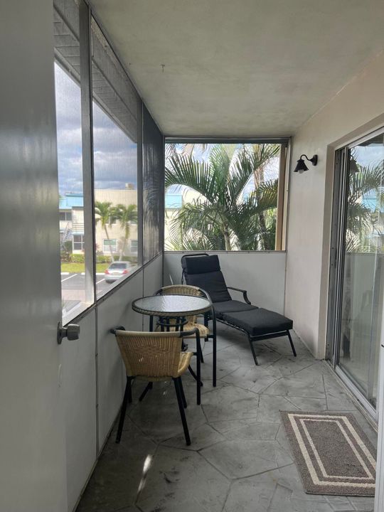 For Sale: $100,000 (2 beds, 2 baths, 920 Square Feet)