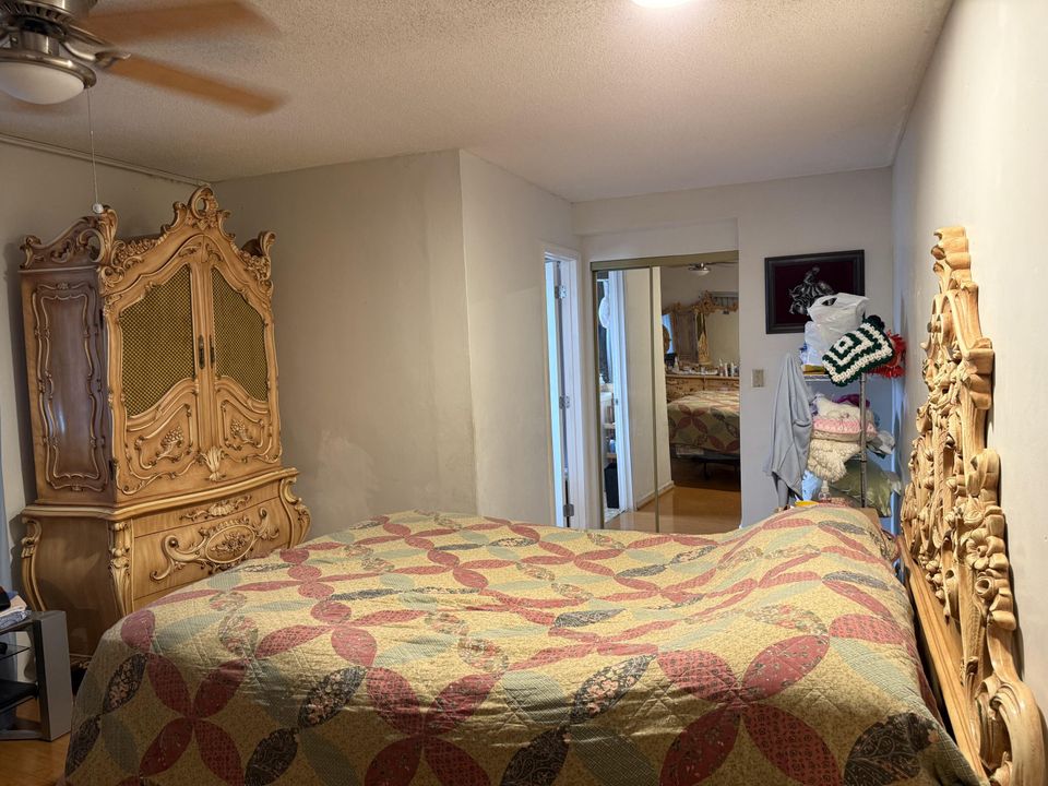 合同活跃: $500,000 (3 贝兹, 2 浴室, 2340 平方英尺)