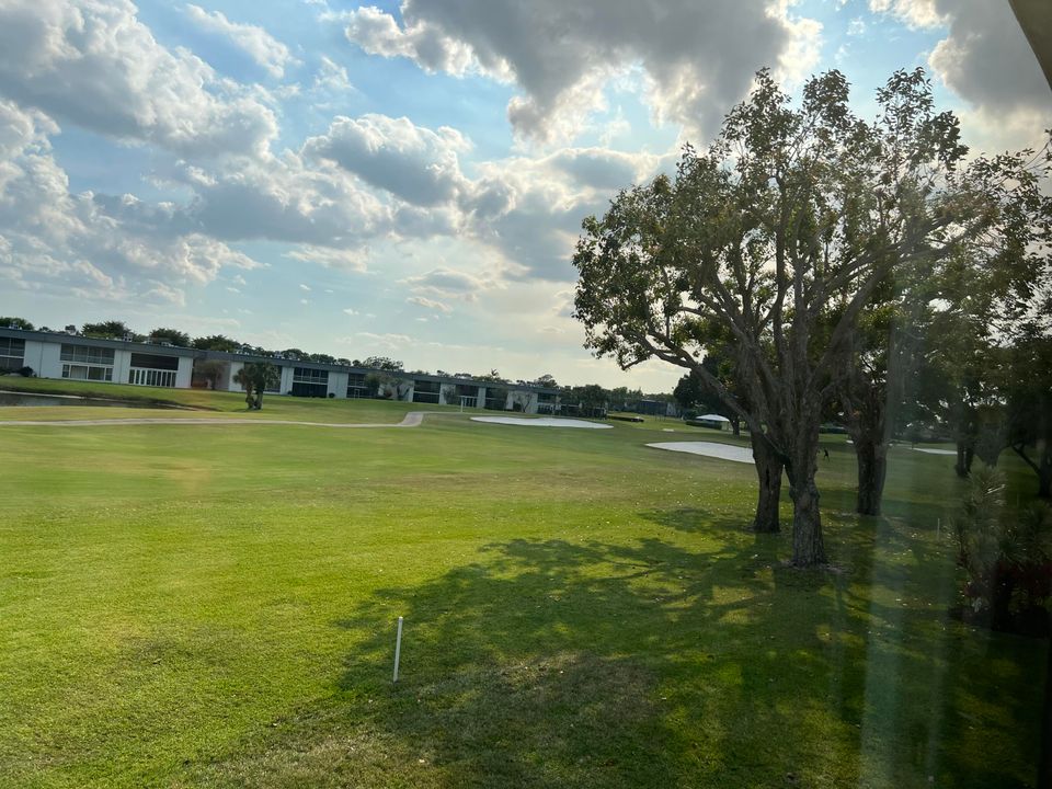 For Sale: $100,000 (2 beds, 2 baths, 920 Square Feet)