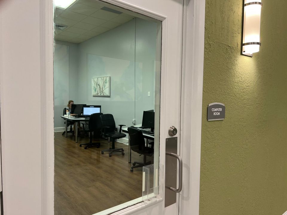 For Sale: $100,000 (2 beds, 2 baths, 920 Square Feet)