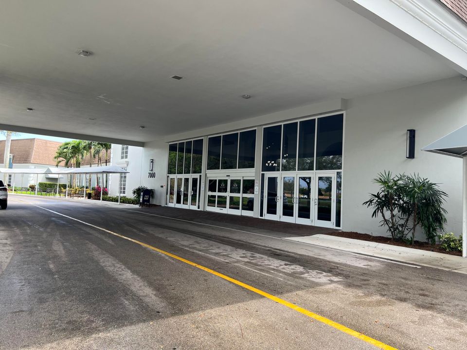 For Sale: $100,000 (2 beds, 2 baths, 920 Square Feet)