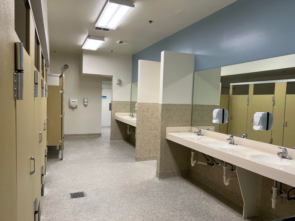 For Sale: $100,000 (2 beds, 2 baths, 920 Square Feet)