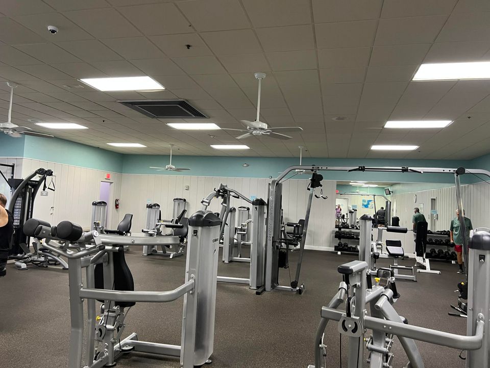 For Sale: $100,000 (2 beds, 2 baths, 920 Square Feet)