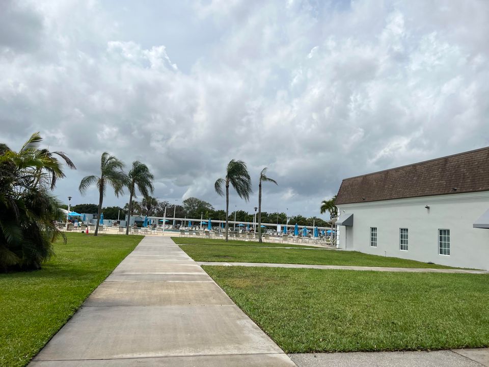 For Sale: $100,000 (2 beds, 2 baths, 920 Square Feet)