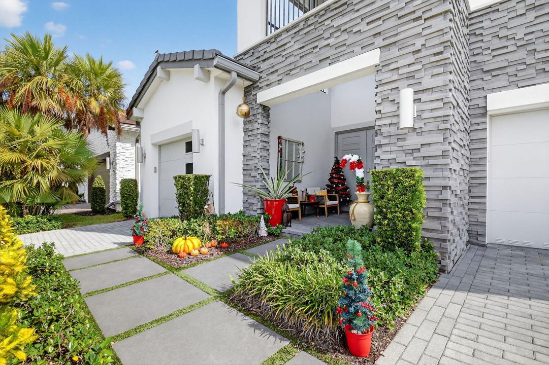 For Sale: $1,099,000 (4 beds, 4 baths, 3050 Square Feet)