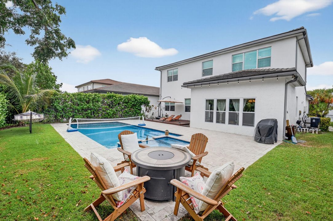 For Sale: $1,099,000 (4 beds, 4 baths, 3050 Square Feet)