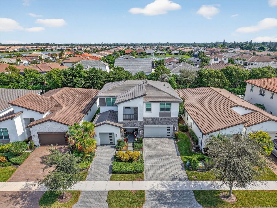 For Sale: $1,099,000 (4 beds, 4 baths, 3050 Square Feet)