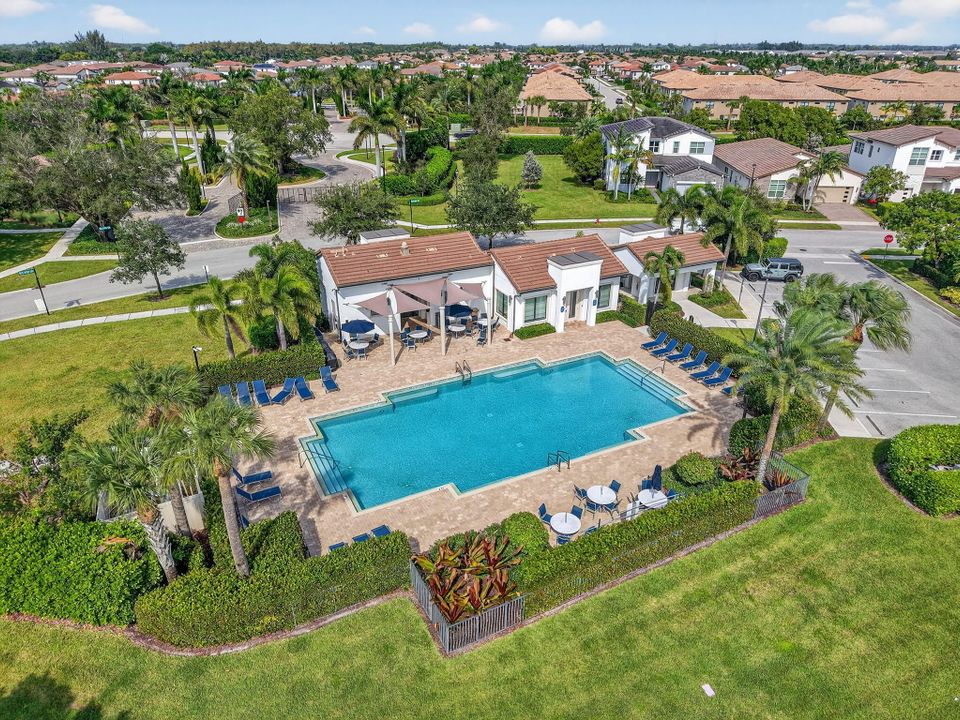 For Sale: $1,099,000 (4 beds, 4 baths, 3050 Square Feet)