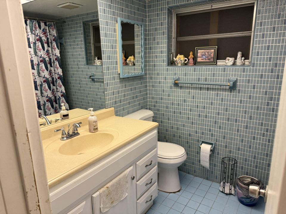 合同活跃: $500,000 (3 贝兹, 2 浴室, 2340 平方英尺)