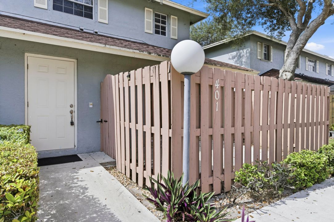 En Venta: $295,000 (3 camas, 2 baños, 1365 Pies cuadrados)