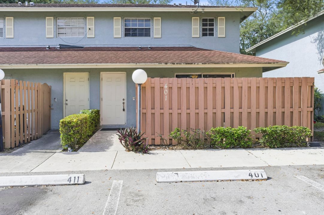 En Venta: $295,000 (3 camas, 2 baños, 1365 Pies cuadrados)