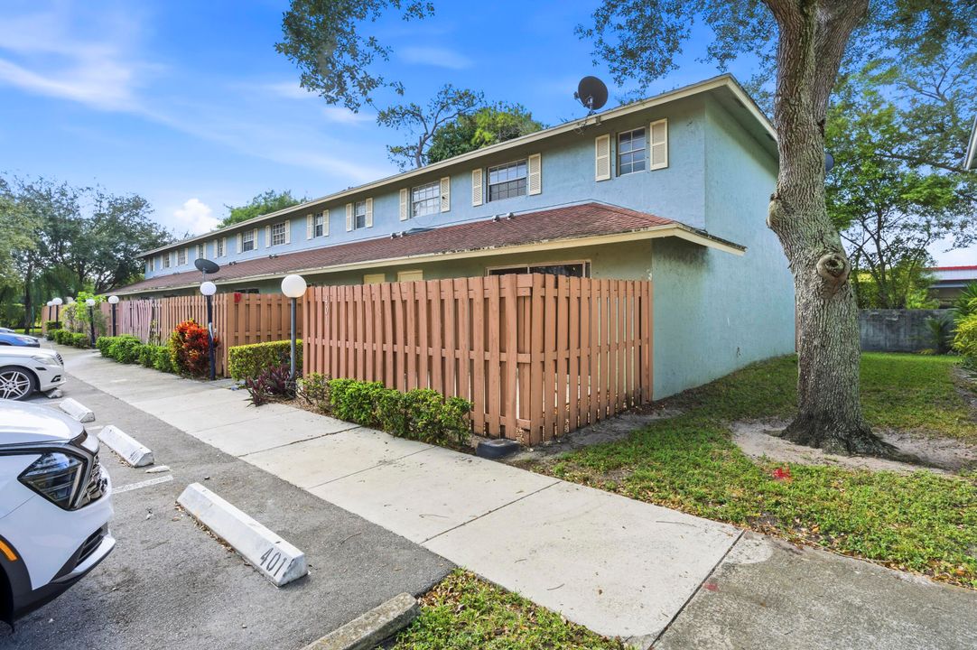 En Venta: $295,000 (3 camas, 2 baños, 1365 Pies cuadrados)