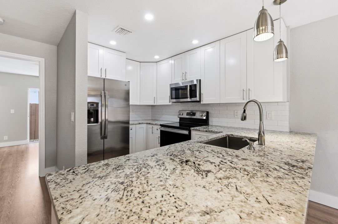 En Venta: $295,000 (3 camas, 2 baños, 1365 Pies cuadrados)