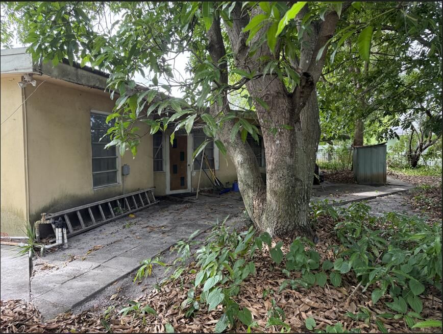 合同活跃: $500,000 (3 贝兹, 2 浴室, 2340 平方英尺)