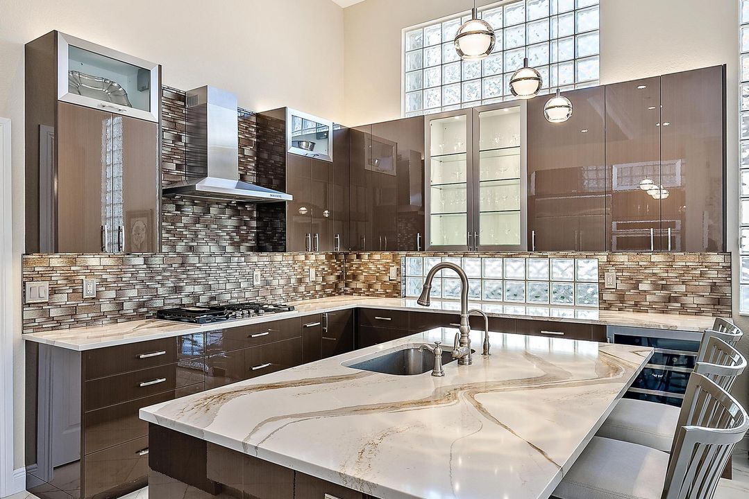 For Sale: $1,595,000 (3 beds, 3 baths, 2560 Square Feet)