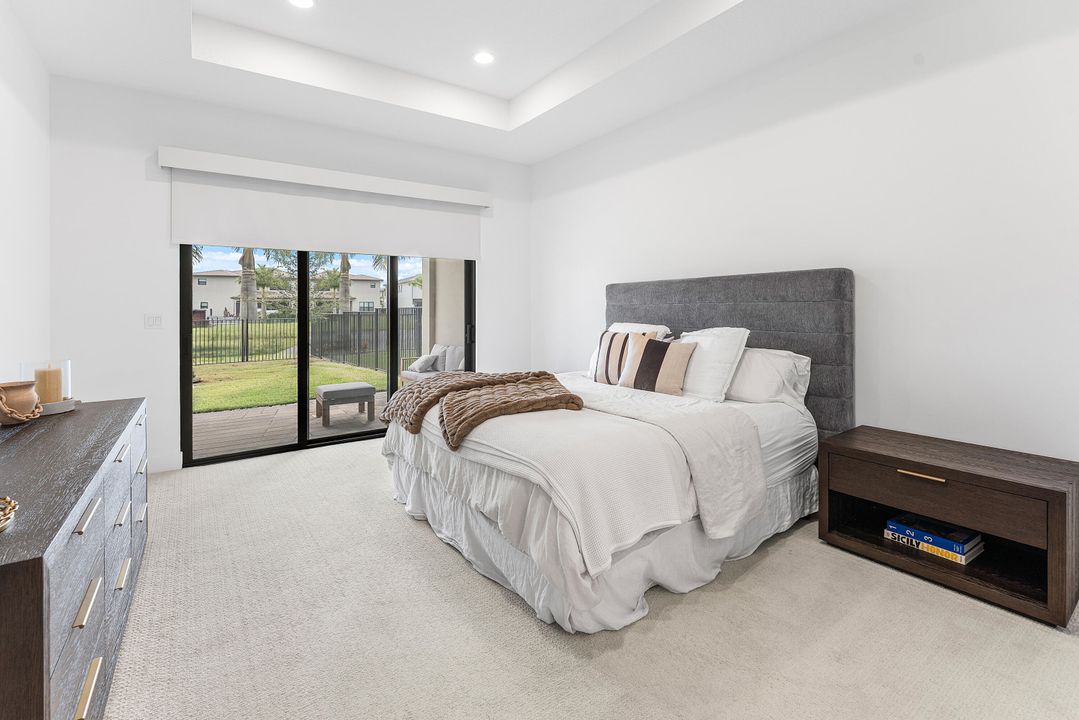 合同活跃: $1,835,000 (5 贝兹, 5 浴室, 3373 平方英尺)