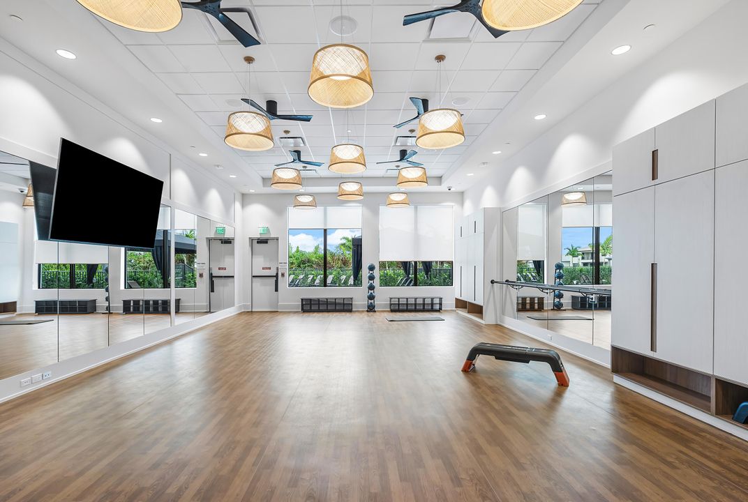 合同活跃: $1,835,000 (5 贝兹, 5 浴室, 3373 平方英尺)