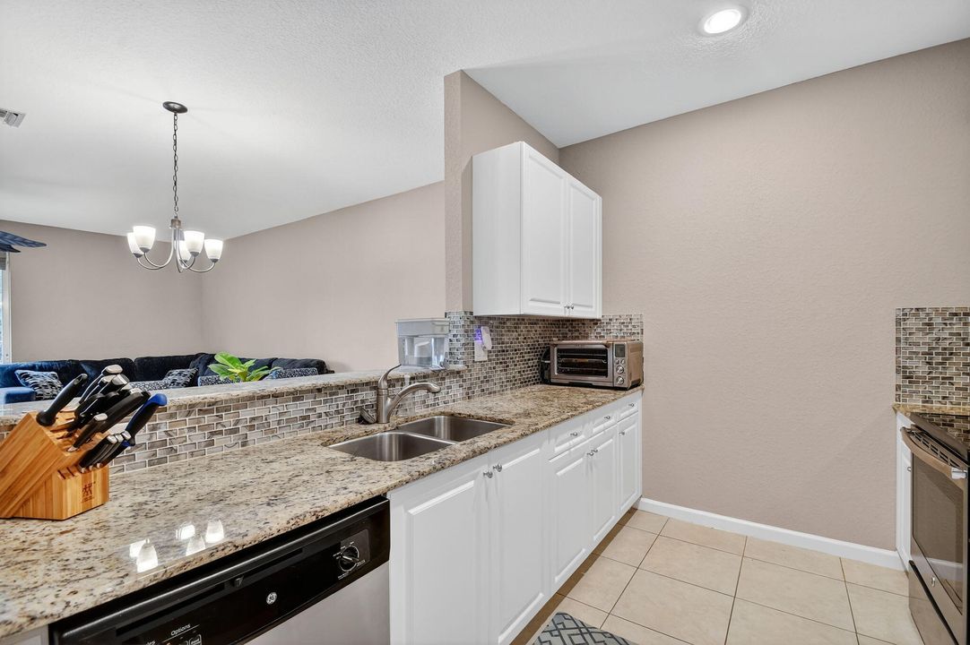 For Rent: $2,600 (3 beds, 2 baths, 1622 Square Feet)