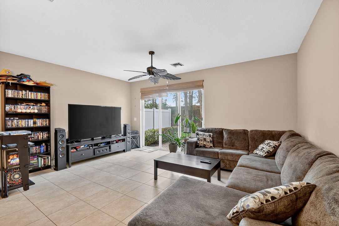 For Rent: $2,600 (3 beds, 2 baths, 1622 Square Feet)