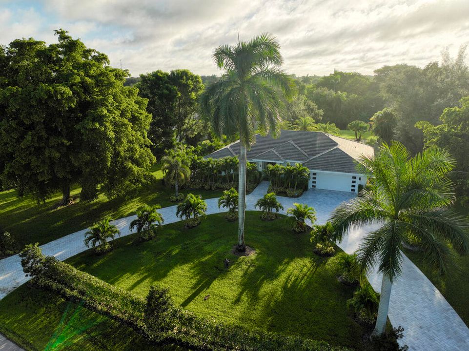 For Sale: $1,898,000 (3 beds, 3 baths, 2576 Square Feet)