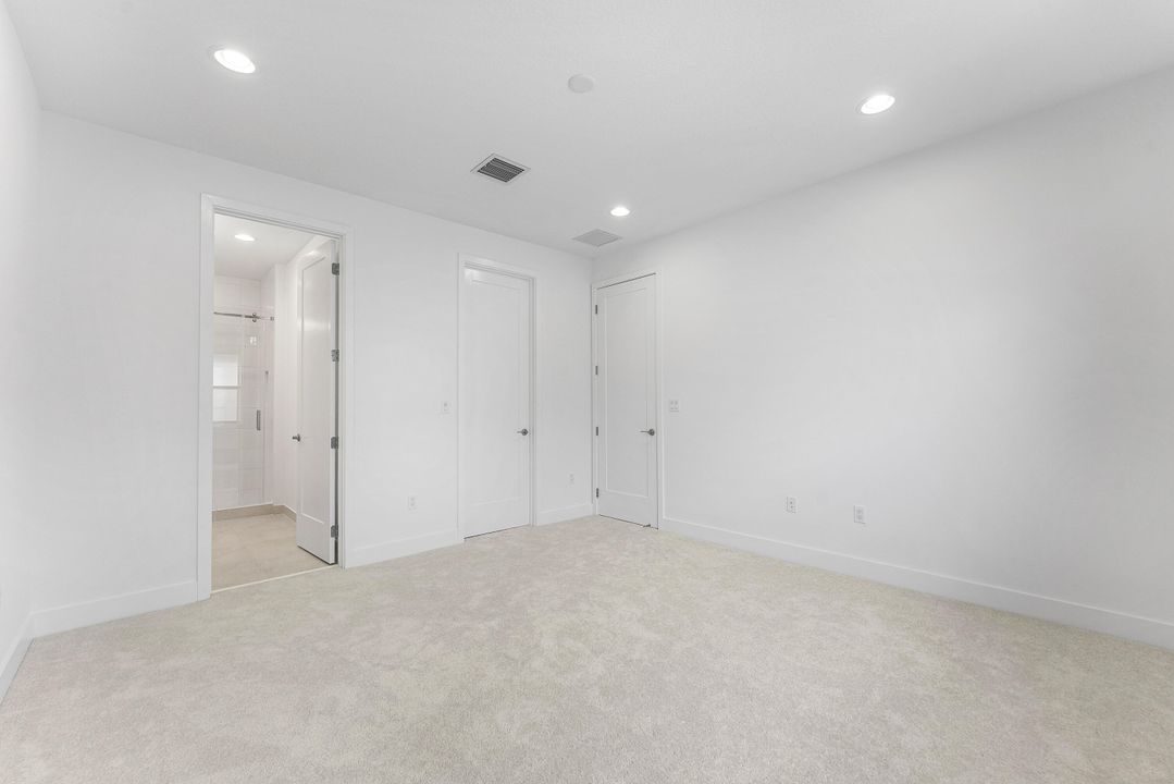 合同活跃: $1,835,000 (5 贝兹, 5 浴室, 3373 平方英尺)