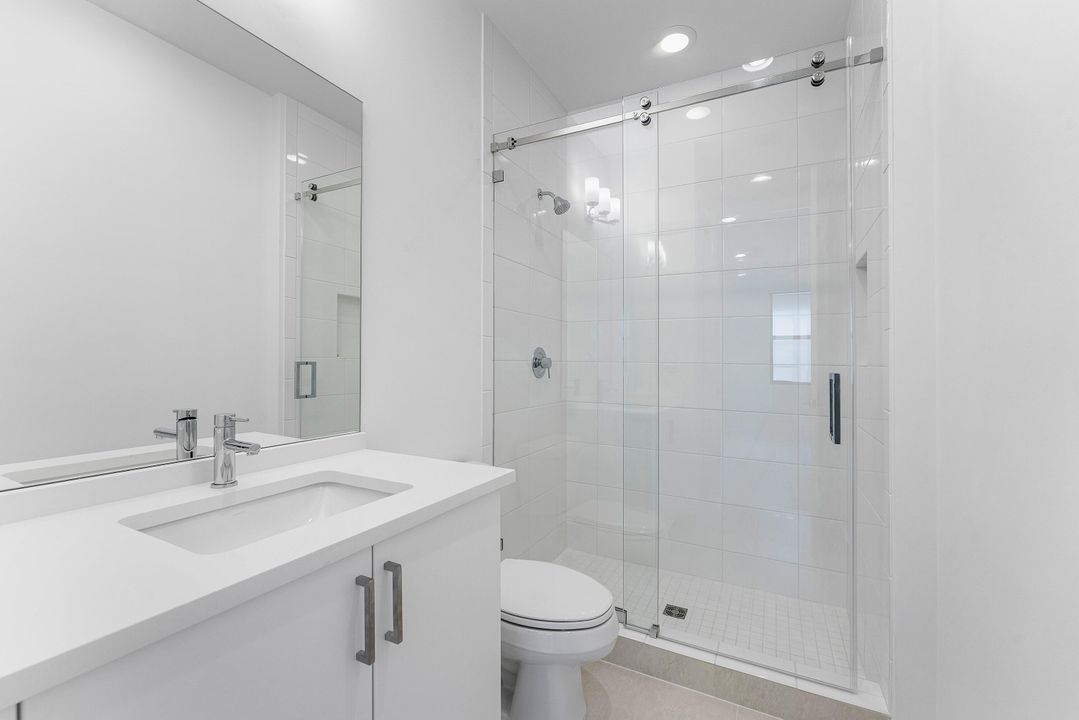 合同活跃: $1,835,000 (5 贝兹, 5 浴室, 3373 平方英尺)