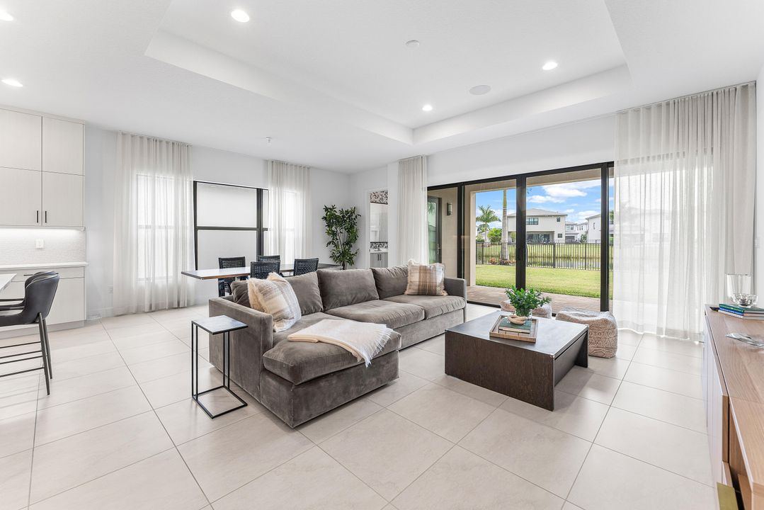 合同活跃: $1,835,000 (5 贝兹, 5 浴室, 3373 平方英尺)