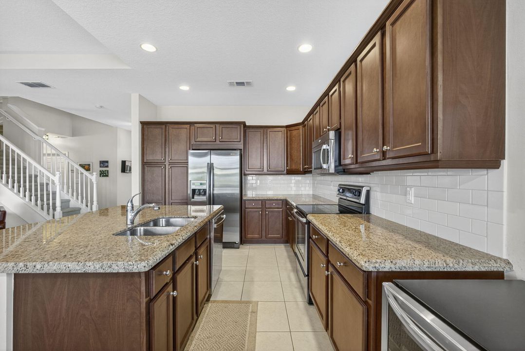 待售: $765,000 (4 贝兹, 3 浴室, 2484 平方英尺)