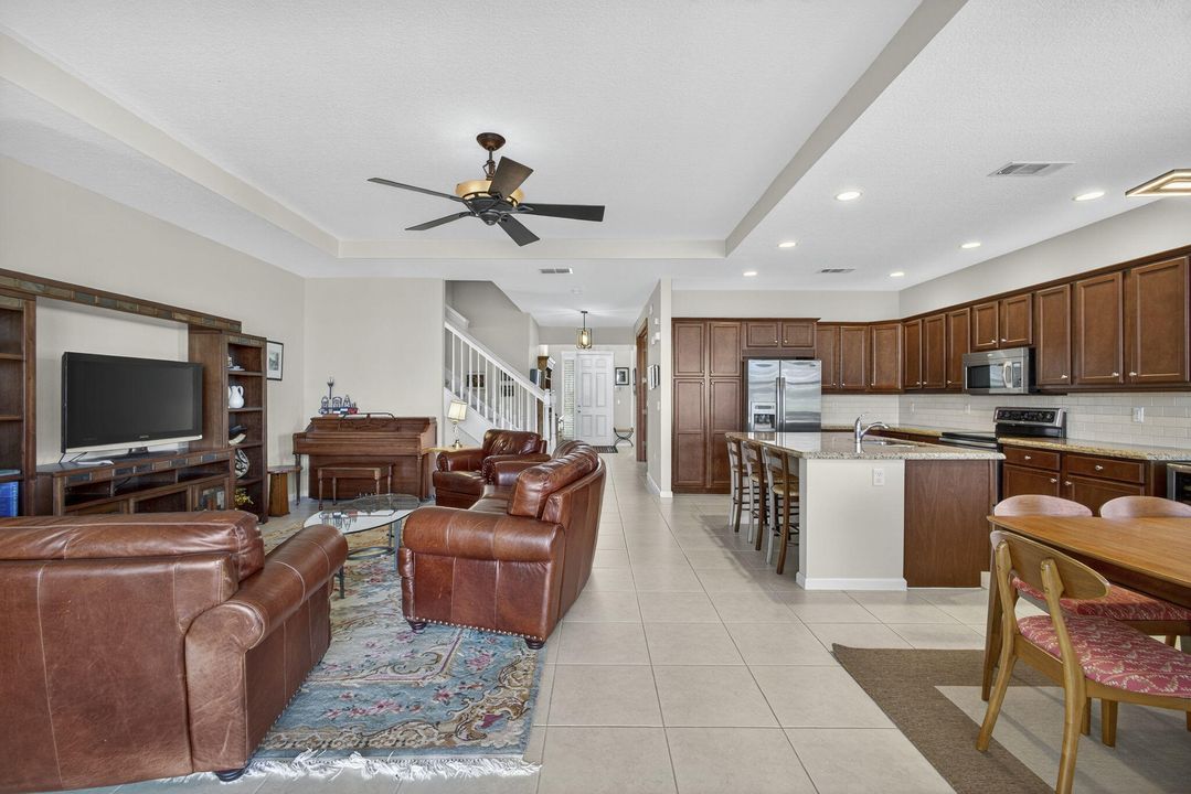 待售: $765,000 (4 贝兹, 3 浴室, 2484 平方英尺)