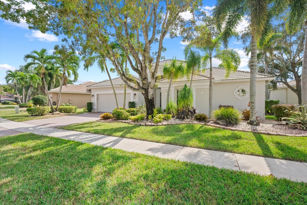 Active With Contract: $649,900 (4 beds, 2 baths, 2798 Square Feet)