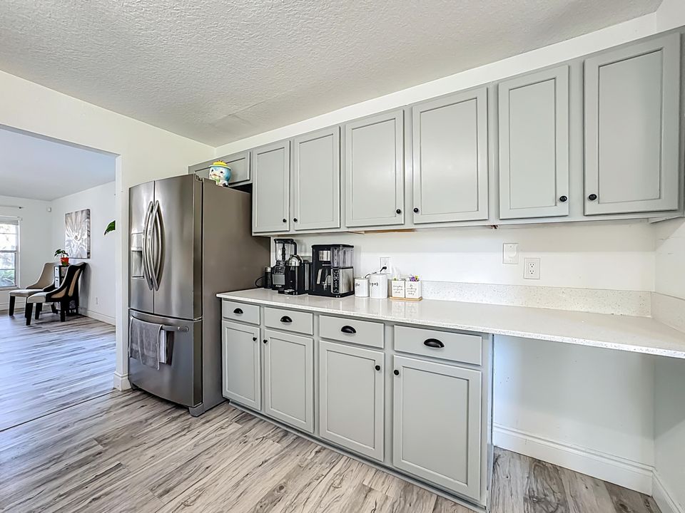 待售: $600,000 (6 贝兹, 4 浴室, 3514 平方英尺)