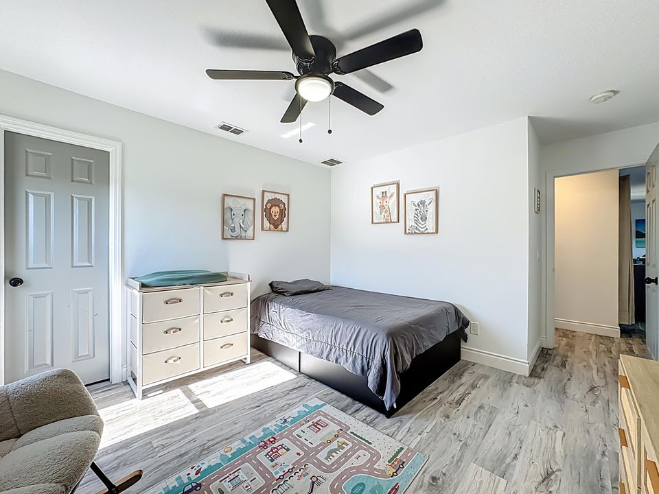 待售: $600,000 (6 贝兹, 4 浴室, 3514 平方英尺)