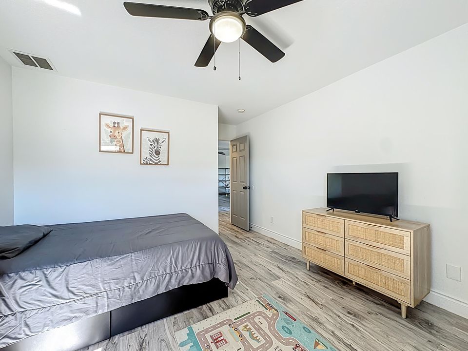 待售: $600,000 (6 贝兹, 4 浴室, 3514 平方英尺)