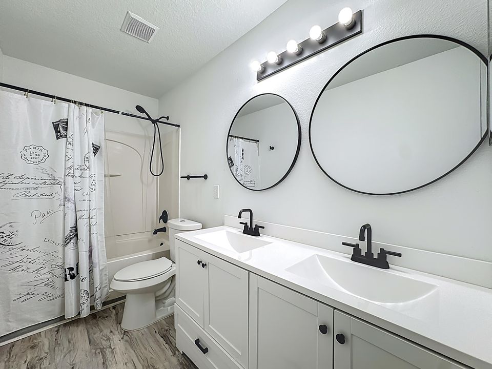 待售: $600,000 (6 贝兹, 4 浴室, 3514 平方英尺)